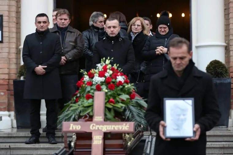 Tužna kolona na Mirogoju: Od Gregurevića se oprostili političari, glumci i brojni prijatelji