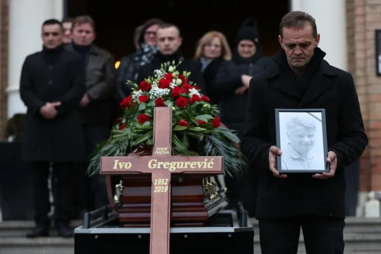 Tužna kolona na Mirogoju: Od Gregurevića se oprostili političari, glumci i brojni prijatelji
