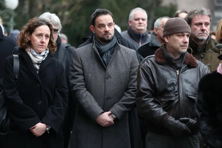 Tužna kolona na Mirogoju: Od Gregurevića se oprostili političari, glumci i brojni prijatelji