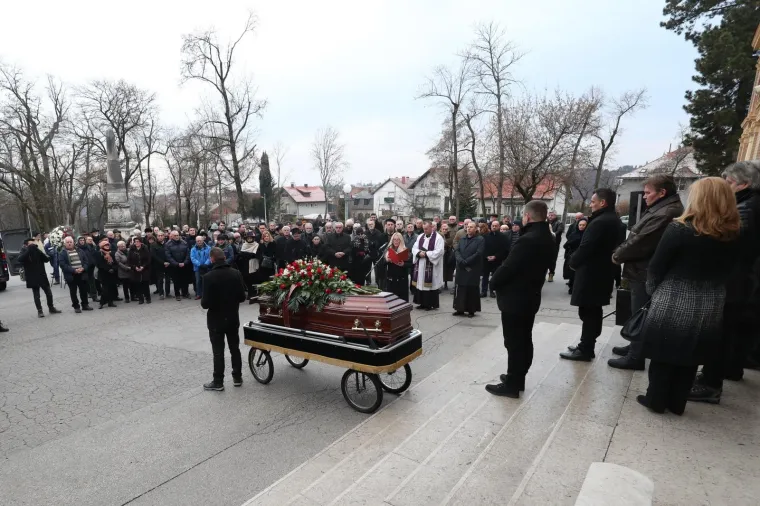 Tužna kolona na Mirogoju: Od Gregurevića se oprostili političari, glumci i brojni prijatelji