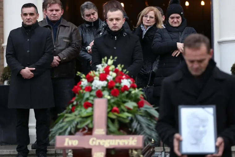 Tužna kolona na Mirogoju: Od Gregurevića se oprostili političari, glumci i brojni prijatelji