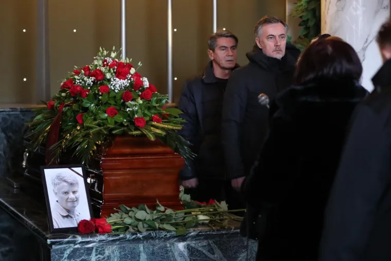 Tužna kolona na Mirogoju: Od Gregurevića se oprostili političari, glumci i brojni prijatelji