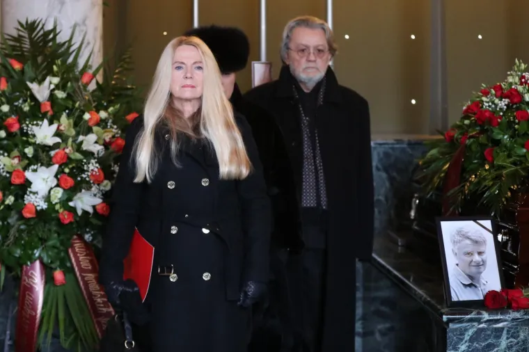 Tužna kolona na Mirogoju: Od Gregurevića se oprostili političari, glumci i brojni prijatelji