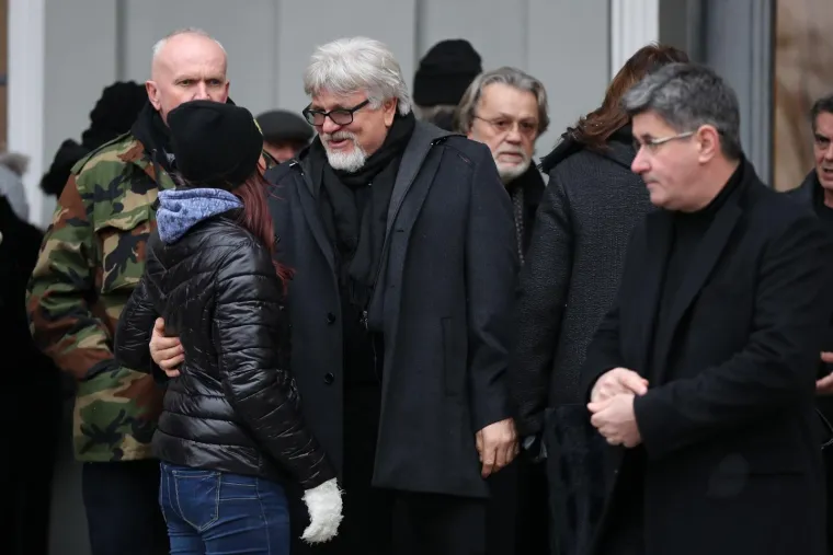 Tužna kolona na Mirogoju: Od Gregurevića se oprostili političari, glumci i brojni prijatelji
