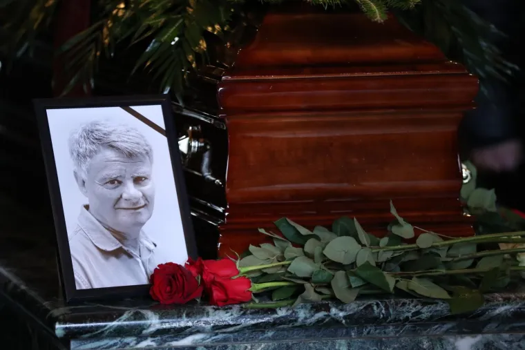 Tužna kolona na Mirogoju: Od Gregurevića se oprostili političari, glumci i brojni prijatelji
