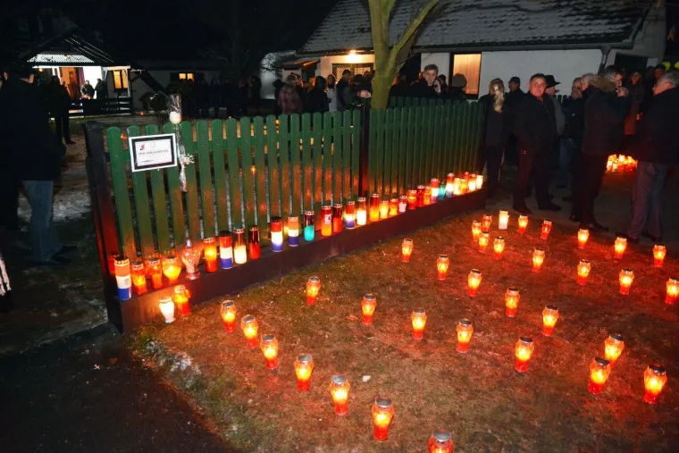 Tuga u Donjoj Mahali: Rodbina, prijatelji i brojni mještani dočekali su lijes Ive Gregurevića