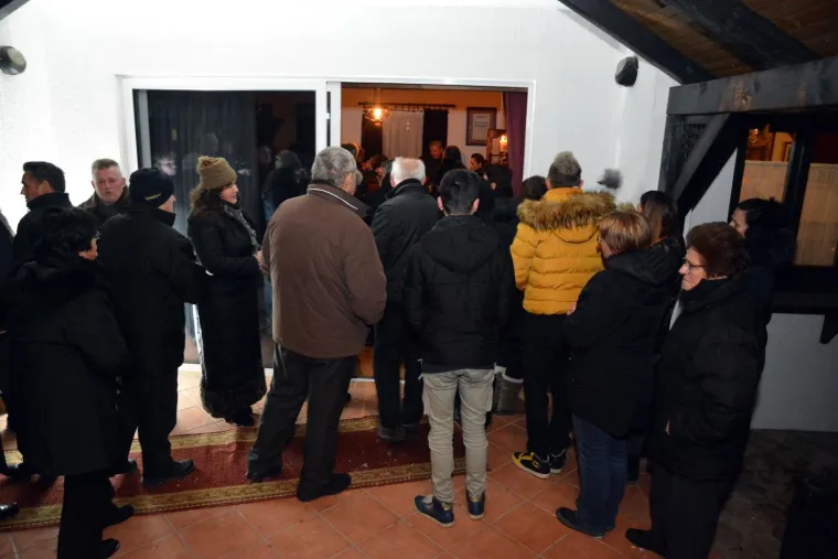 Tuga u Donjoj Mahali: Rodbina, prijatelji i brojni mje&scaron;tani dočekali su lijes Ive Gregurevića