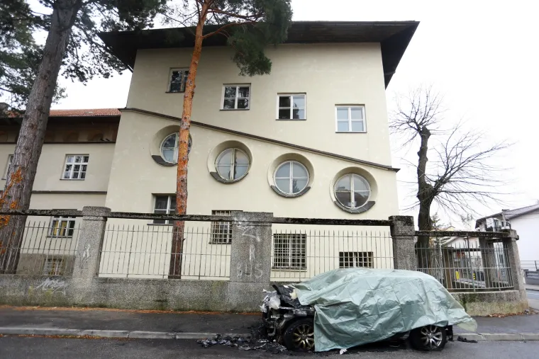 Vatrena buktinja u Zagrebu: Sinoć je u ulici Jagodnjak izgorio skupocjeni Range Rover