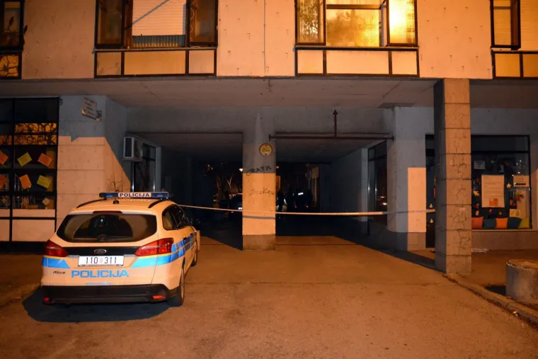 Pucnjava u Slavonskom Brodu: Ranjen vlasnik kafića, napadač u bijegu