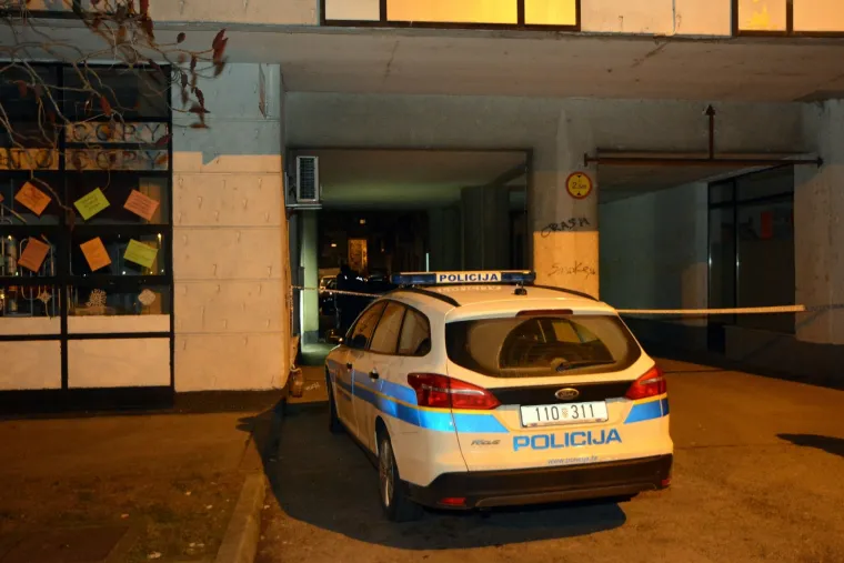 Pucnjava u Slavonskom Brodu: Ranjen vlasnik kafića, napadač u bijegu