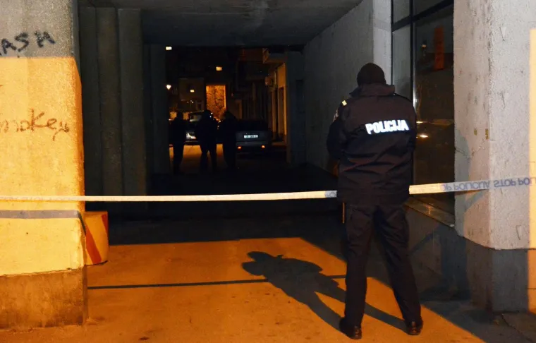 Pucnjava u Slavonskom Brodu: Ranjen vlasnik kafića, napadač u bijegu