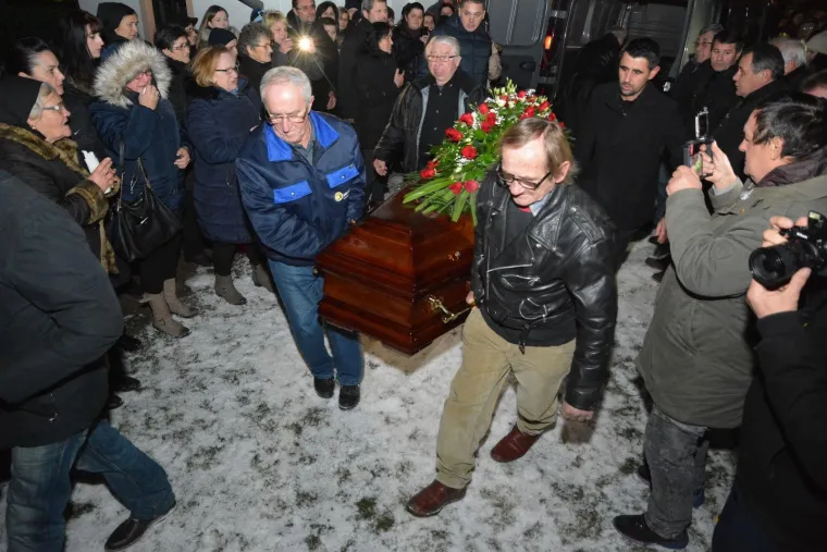 VELIKI IVO GREGUREVIĆ ZAVR&Scaron;IO JE SVOJE POSLJEDNJE PUTOVANJE: Donja Mahala dočekala lijes s tijelom preminulog glumca