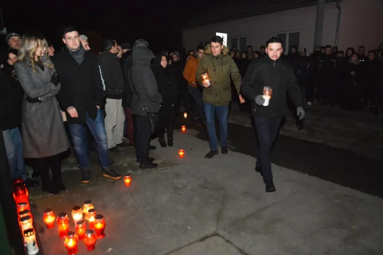 VELIKI IVO GREGUREVIĆ ZAVR&Scaron;IO JE SVOJE POSLJEDNJE PUTOVANJE: Donja Mahala dočekala lijes s tijelom preminulog glumca