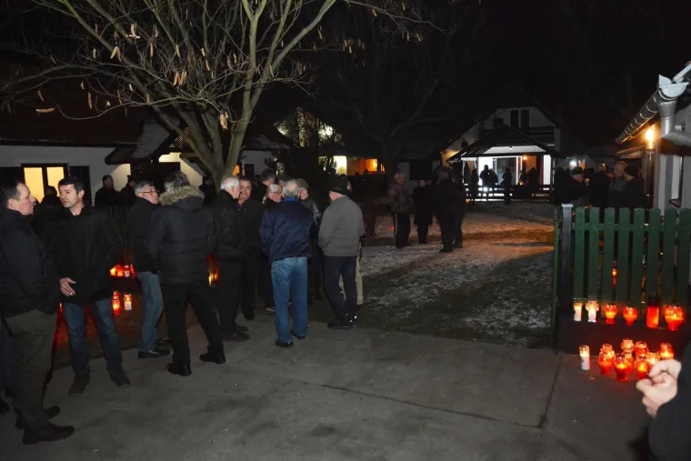 VELIKI IVO GREGUREVIĆ ZAVR&Scaron;IO JE SVOJE POSLJEDNJE PUTOVANJE: Donja Mahala dočekala lijes s tijelom preminulog glumca