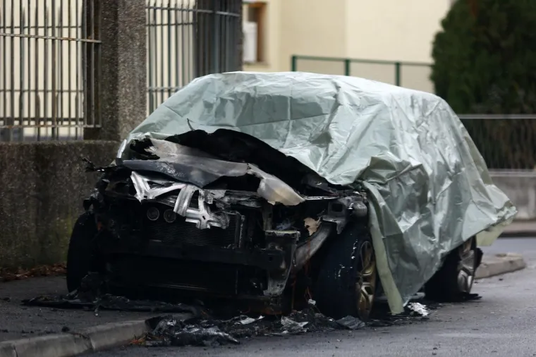 U ZAGREBU IZGORIO RANGE ROVER: U požaru nitko nije ozlijeđen