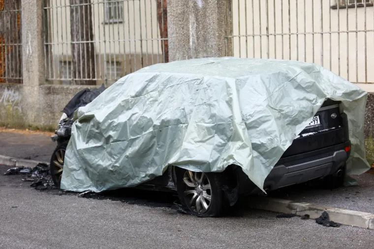 U ZAGREBU IZGORIO RANGE ROVER: U požaru nitko nije ozlijeđen
