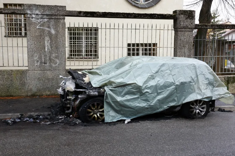 U ZAGREBU IZGORIO RANGE ROVER: U požaru nitko nije ozlijeđen