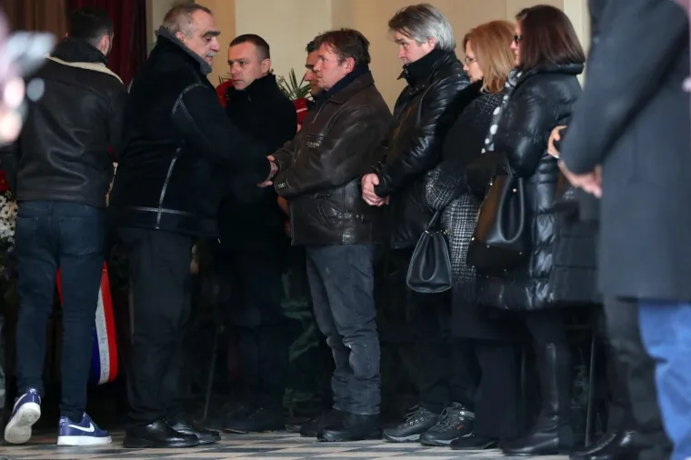 PRIJATELJI I KOLEGE SE OPROSTILI OD IVE GREGUREVIĆA: Glumačkog velikana ispratili ga na zagrebačkom Mirogoju