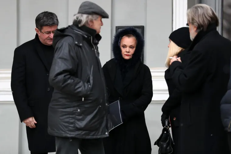 PRIJATELJI I KOLEGE SE OPROSTILI OD IVE GREGUREVIĆA: Glumačkog velikana ispratili ga na zagrebačkom Mirogoju