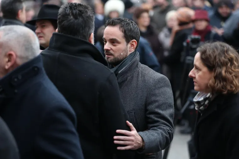 PRIJATELJI I KOLEGE SE OPROSTILI OD IVE GREGUREVIĆA: Glumačkog velikana ispratili ga na zagrebačkom Mirogoju