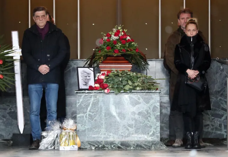 PRIJATELJI I KOLEGE SE OPROSTILI OD IVE GREGUREVIĆA: Glumačkog velikana ispratili ga na zagrebačkom Mirogoju