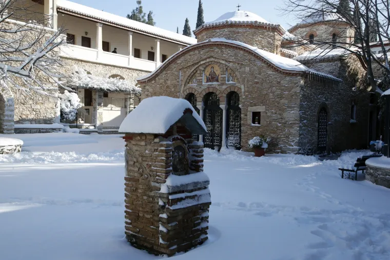 Povijesni prizori u Grčkoj: Temperature rekordno niske, a spomenici pod snijegom!
