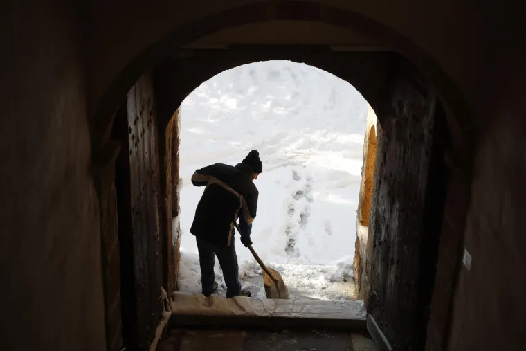 Povijesni prizori u Grčkoj: Temperature rekordno niske, a spomenici pod snijegom!