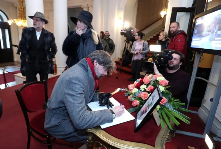 Uz 'Ne dirajte mi ravnicu' oprostili se od Gregurevića: 'Doviđenja, dragi Ivo'