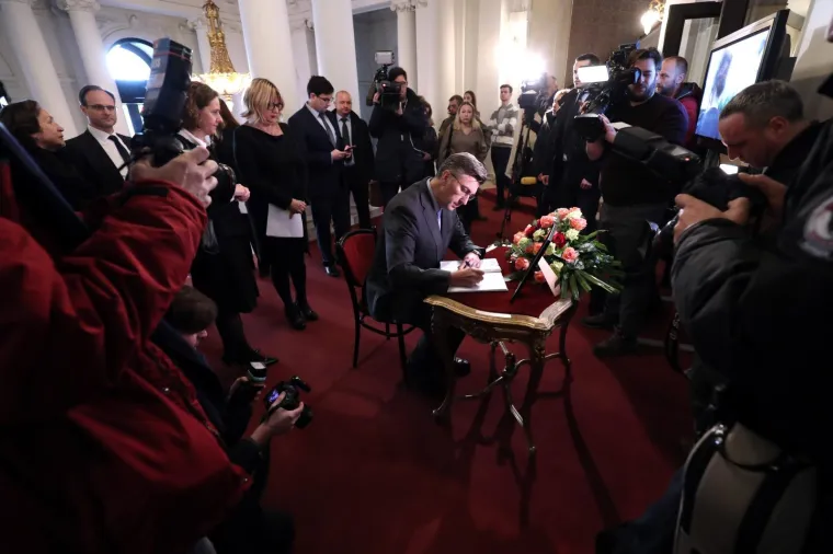 Uz 'Ne dirajte mi ravnicu' oprostili se od Gregurevića: 'Doviđenja, dragi Ivo'