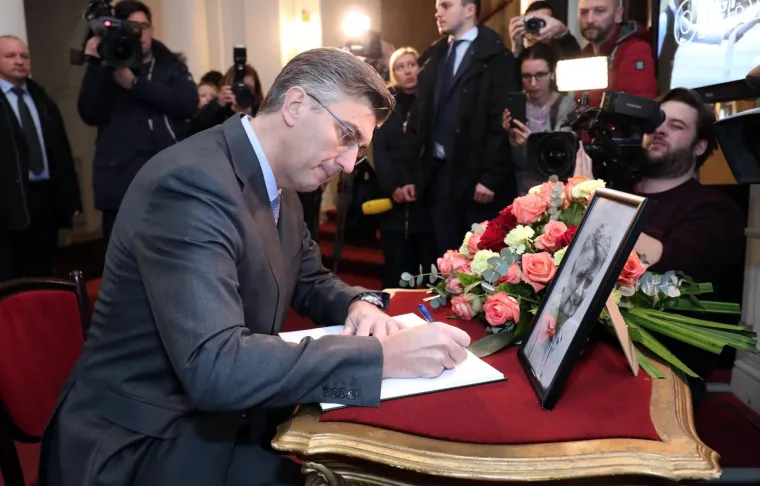 Uz 'Ne dirajte mi ravnicu' oprostili se od Gregurevića: 'Doviđenja, dragi Ivo'