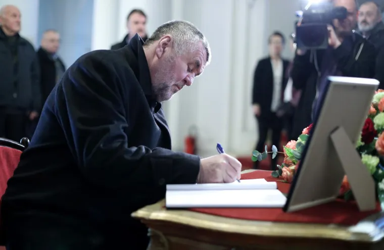 Uz 'Ne dirajte mi ravnicu' oprostili se od Gregurevića: 'Doviđenja, dragi Ivo'