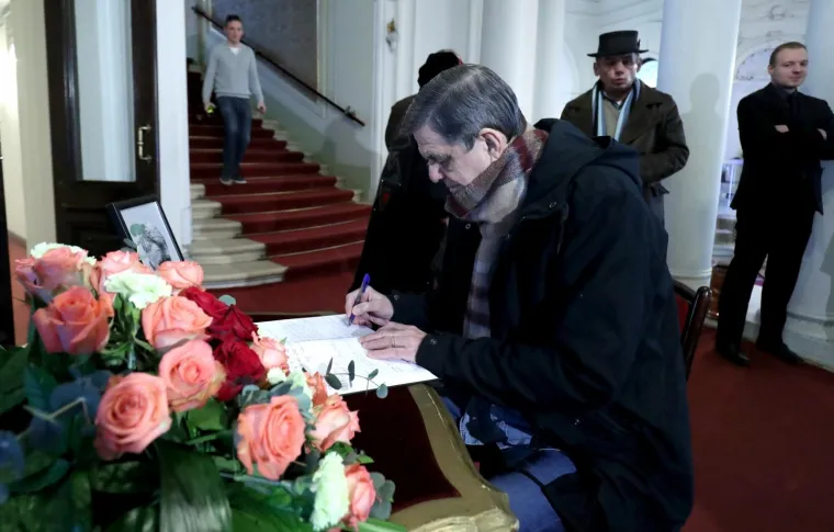 Uz 'Ne dirajte mi ravnicu' oprostili se od Gregurevića: 'Doviđenja, dragi Ivo'