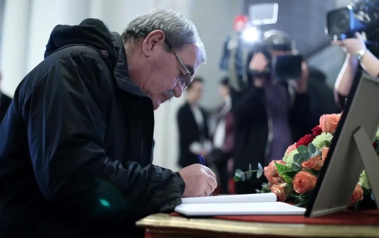 Uz 'Ne dirajte mi ravnicu' oprostili se od Gregurevića: 'Doviđenja, dragi Ivo'