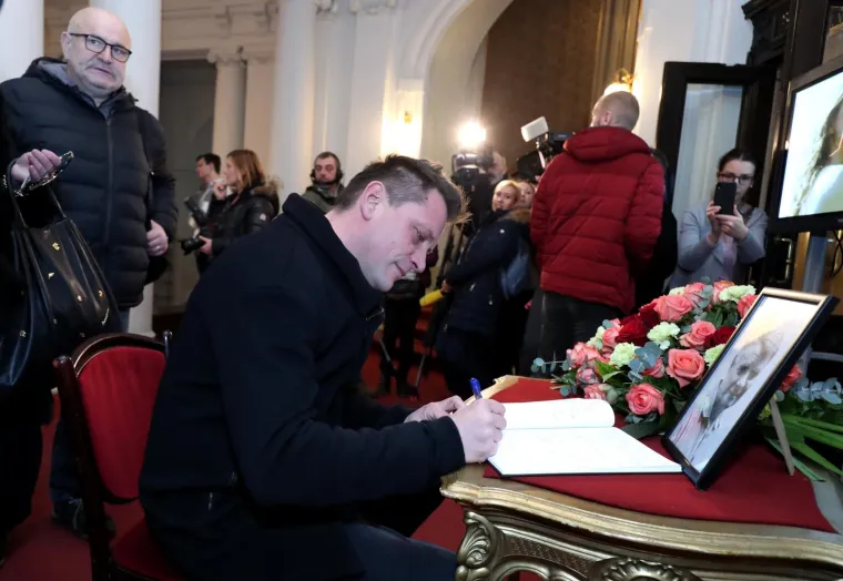 Uz 'Ne dirajte mi ravnicu' oprostili se od Gregurevića: 'Doviđenja, dragi Ivo'