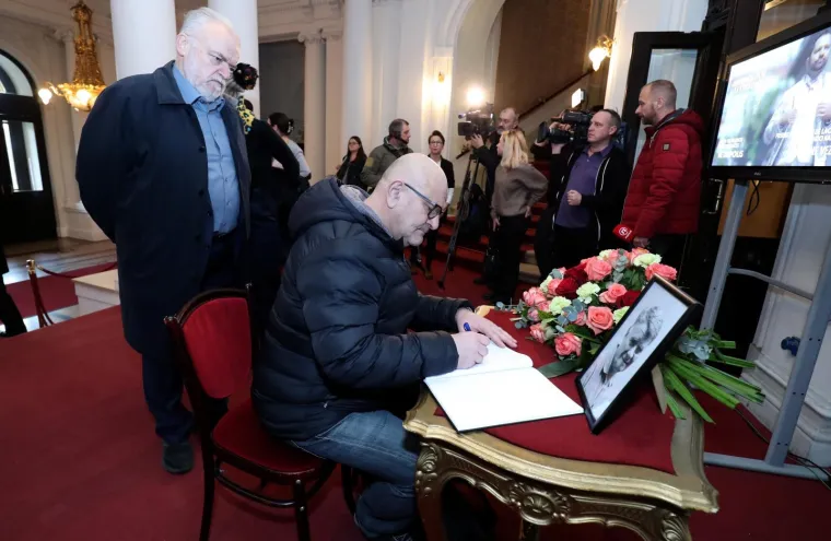 Uz 'Ne dirajte mi ravnicu' oprostili se od Gregurevića: 'Doviđenja, dragi Ivo'