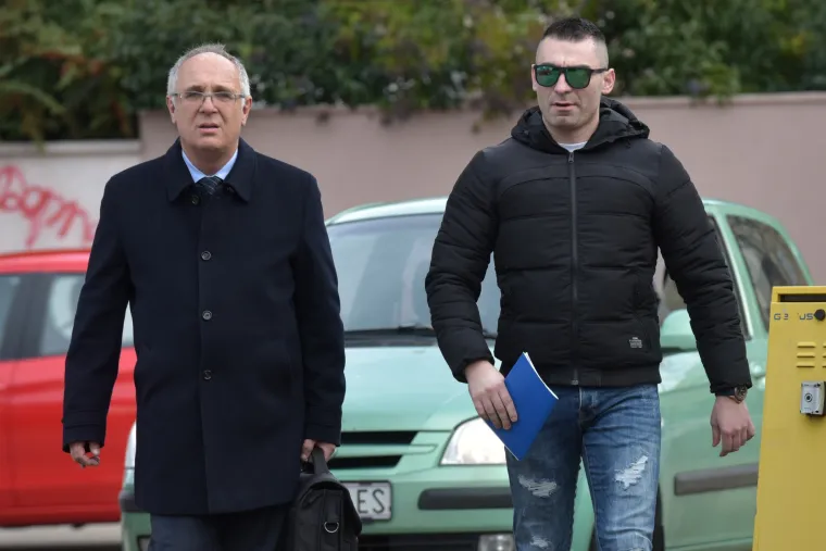 FOTO Daruvarac u pratnji odvjetnika bez riječi u&scaron;ao na zadarski sud