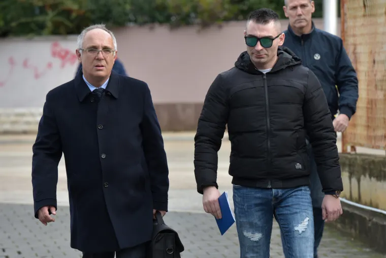 FOTO Daruvarac u pratnji odvjetnika bez riječi u&scaron;ao na zadarski sud