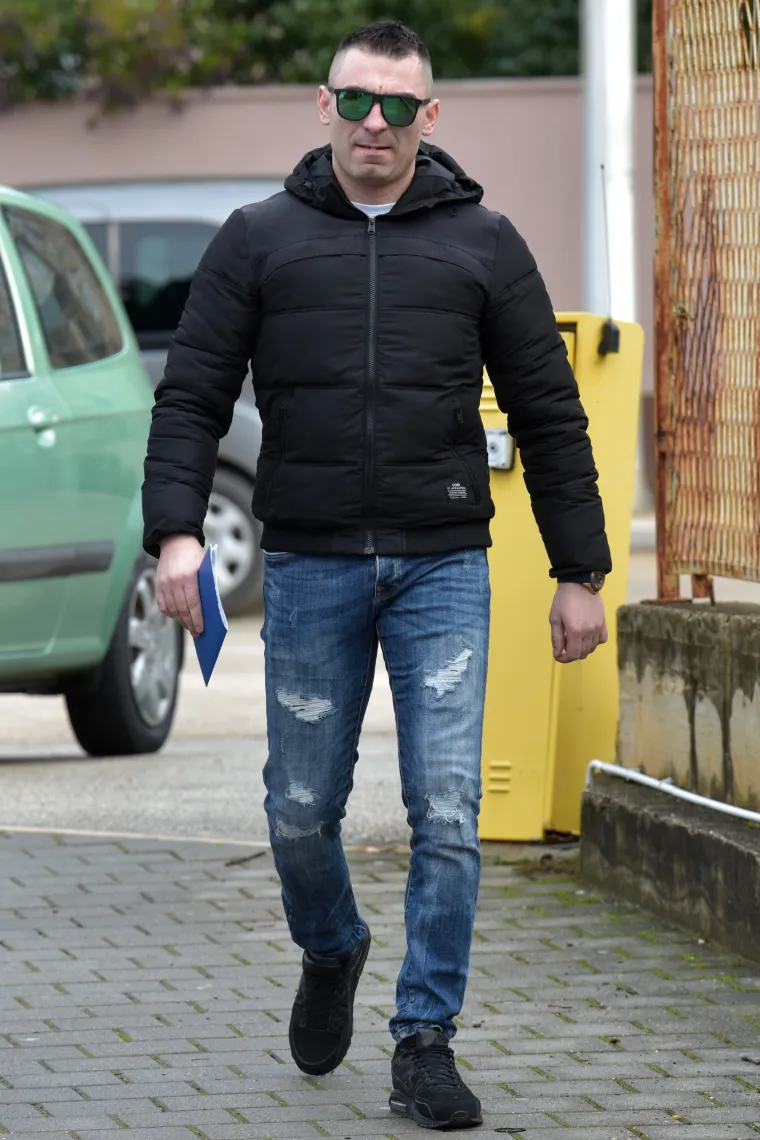 FOTO Daruvarac u pratnji odvjetnika bez riječi u&scaron;ao na zadarski sud