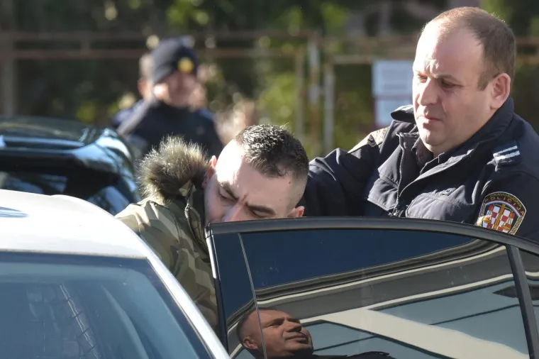 Darko Kovačević Daruvarac progla&scaron;en je krivim jer je pretukao i te&scaron;ko ozlijedio 18-godi&scaron;nju djevojku. Nepravomoćno je osuđen na pet godina zatvora. Za nano&scaron;enje te&scaron;kih tjelesnih ozljeda biv&scaron;oj djevojci dobio je 4,6 godina, a za prijetnje 10 mjeseci. Ukupno mu je kazna objedinjena na pet godina bezuvjetnog zatvora.