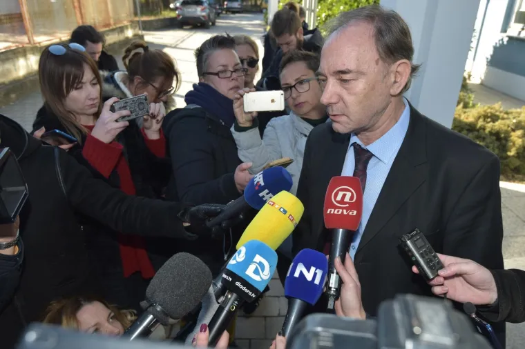 Darko Kovačević Daruvarac progla&scaron;en je krivim jer je pretukao i te&scaron;ko ozlijedio 18-godi&scaron;nju djevojku. Nepravomoćno je osuđen na pet godina zatvora. Za nano&scaron;enje te&scaron;kih tjelesnih ozljeda biv&scaron;oj djevojci dobio je 4,6 godina, a za prijetnje 10 mjeseci. Ukupno mu je kazna objedinjena na pet godina bezuvjetnog zatvora.