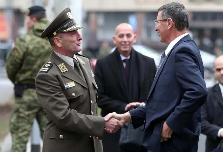 U Ministarstvu obrane u tijeku je sastanak izraelskog izaslanstva na čelu s generalnim direktorom Ministarstva obrane Države Izrael Udijem Adamom s predstavnicima Hrvatske o problemima u projektu nabave izraelskih borbenih aviona F-16 Barak.