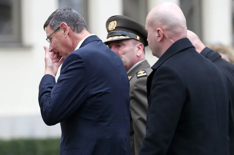 U Ministarstvu obrane u tijeku je sastanak izraelskog izaslanstva na čelu s generalnim direktorom Ministarstva obrane Države Izrael Udijem Adamom s predstavnicima Hrvatske o problemima u projektu nabave izraelskih borbenih aviona F-16 Barak.