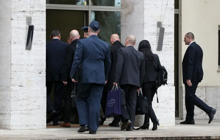 U Ministarstvu obrane u tijeku je sastanak izraelskog izaslanstva na čelu s generalnim direktorom Ministarstva obrane Države Izrael Udijem Adamom s predstavnicima Hrvatske o problemima u projektu nabave izraelskih borbenih aviona F-16 Barak.