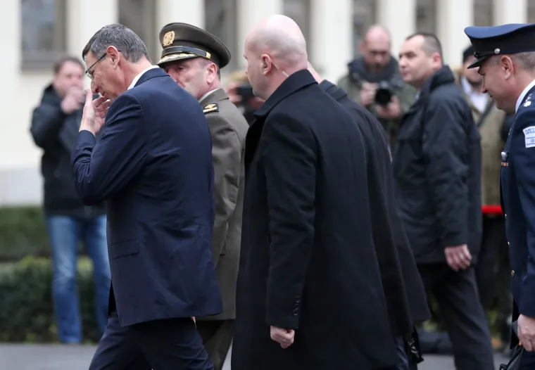 U Ministarstvu obrane u tijeku je sastanak izraelskog izaslanstva na čelu s generalnim direktorom Ministarstva obrane Države Izrael Udijem Adamom s predstavnicima Hrvatske o problemima u projektu nabave izraelskih borbenih aviona F-16 Barak.