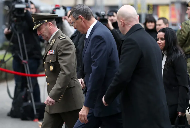 U Ministarstvu obrane u tijeku je sastanak izraelskog izaslanstva na čelu s generalnim direktorom Ministarstva obrane Države Izrael Udijem Adamom s predstavnicima Hrvatske o problemima u projektu nabave izraelskih borbenih aviona F-16 Barak.