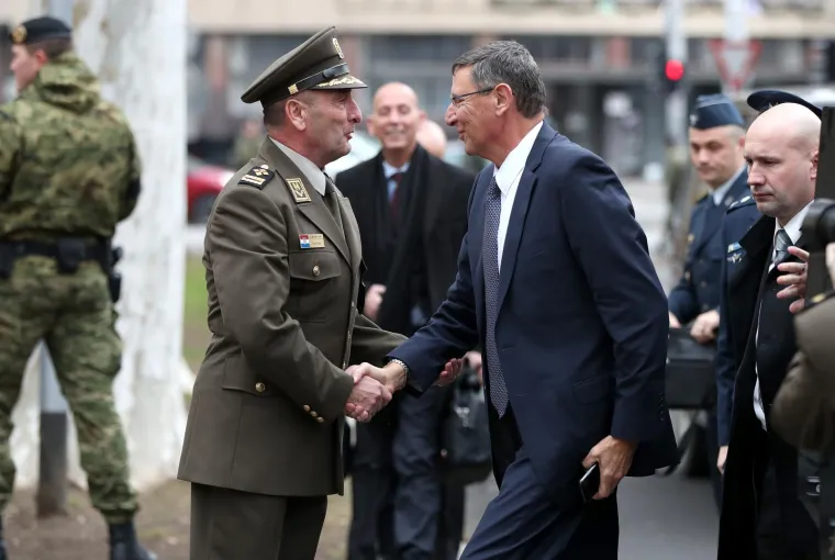 U Ministarstvu obrane u tijeku je sastanak izraelskog izaslanstva na čelu s generalnim direktorom Ministarstva obrane Države Izrael Udijem Adamom s predstavnicima Hrvatske o problemima u projektu nabave izraelskih borbenih aviona F-16 Barak.