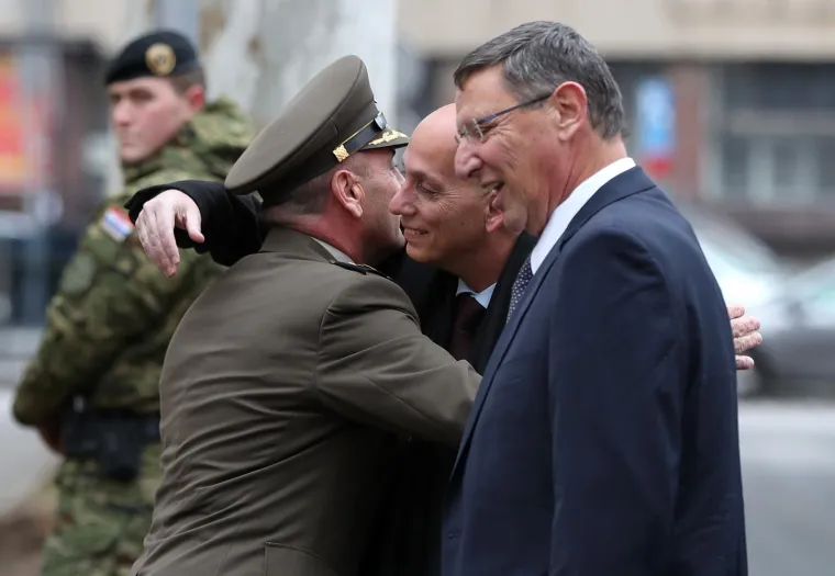 U Ministarstvu obrane u tijeku je sastanak izraelskog izaslanstva na čelu s generalnim direktorom Ministarstva obrane Države Izrael Udijem Adamom s predstavnicima Hrvatske o problemima u projektu nabave izraelskih borbenih aviona F-16 Barak.