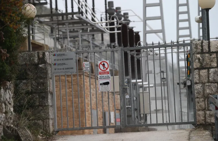 DRAMA U DUBROVNIKU: Nekoliko osoba prevezeno u bolnicu zbog požara u hidroelektrani, za troje ih se traga