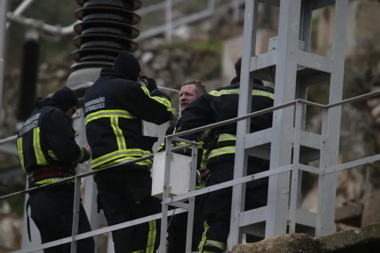 DRAMA U DUBROVNIKU: Nekoliko osoba prevezeno u bolnicu zbog požara u hidroelektrani, za troje ih se traga