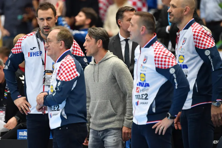 Treneru Bayerna je pripala čast da dodijeli Luki Stepančiću nagradu za igrača utakmice